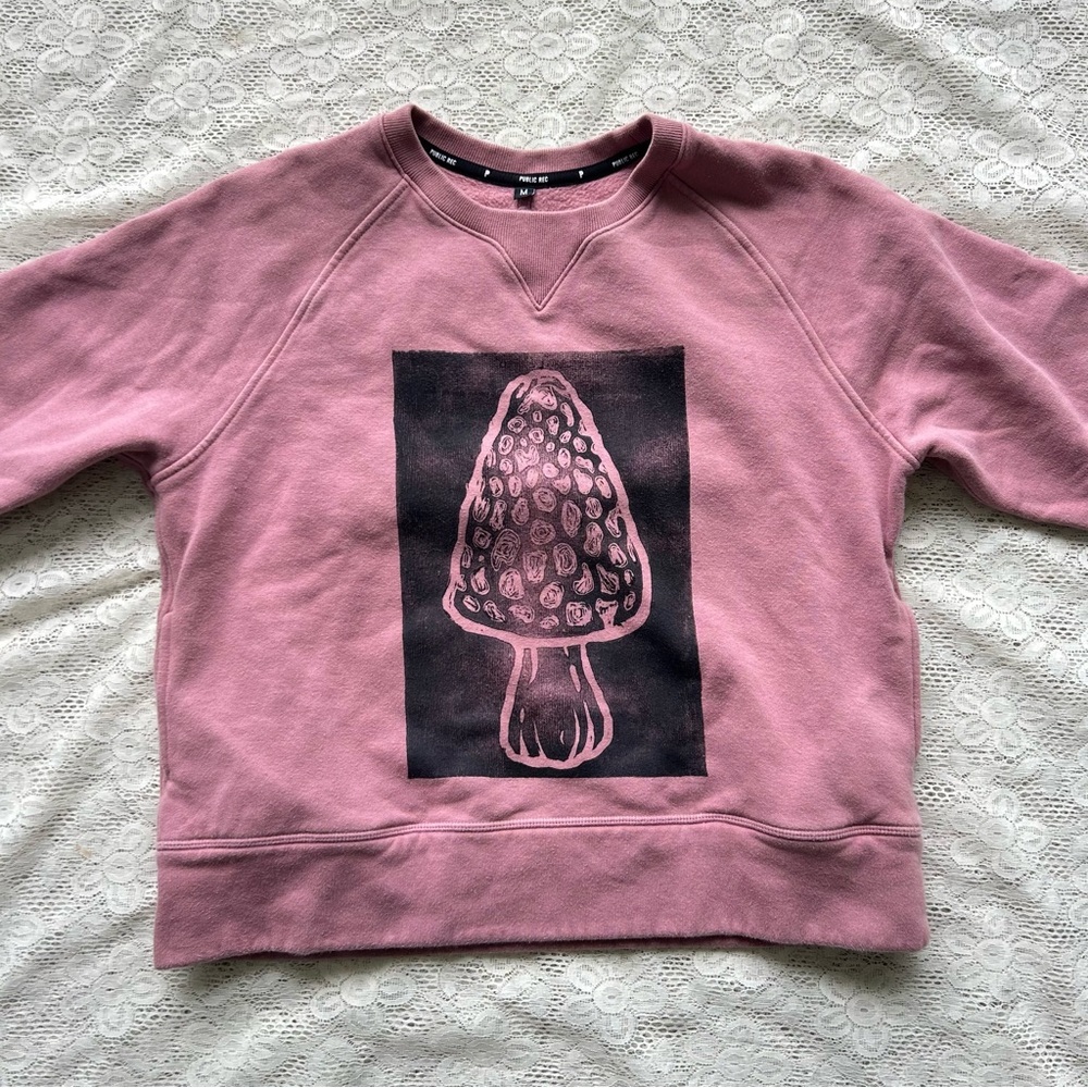 Public Rec Block Print Crew sweatshirt Morel Mushroom pink size medium